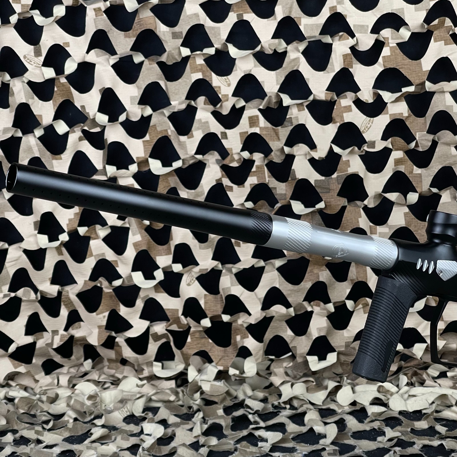 NEW Method DLX Shocker Era Paintball Gun - Black/White