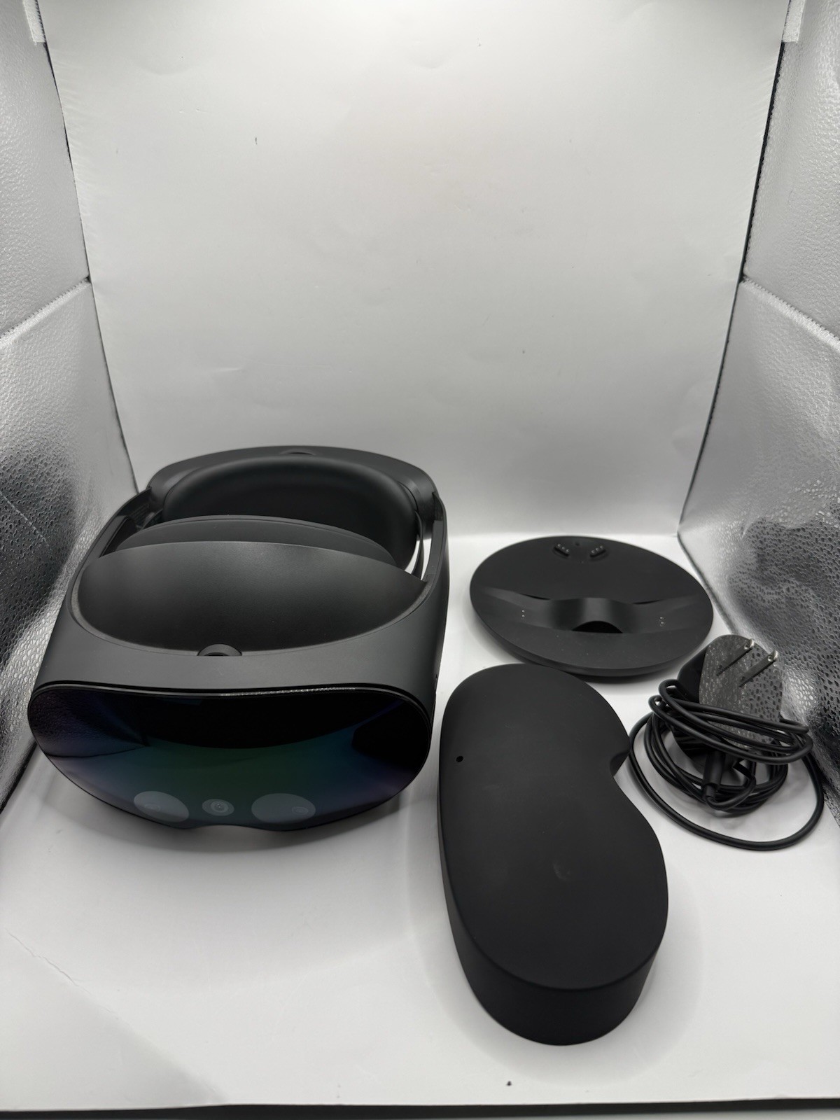 FOR PARTS -- Meta Quest Pro VR 256GB Headset Only No Controllers