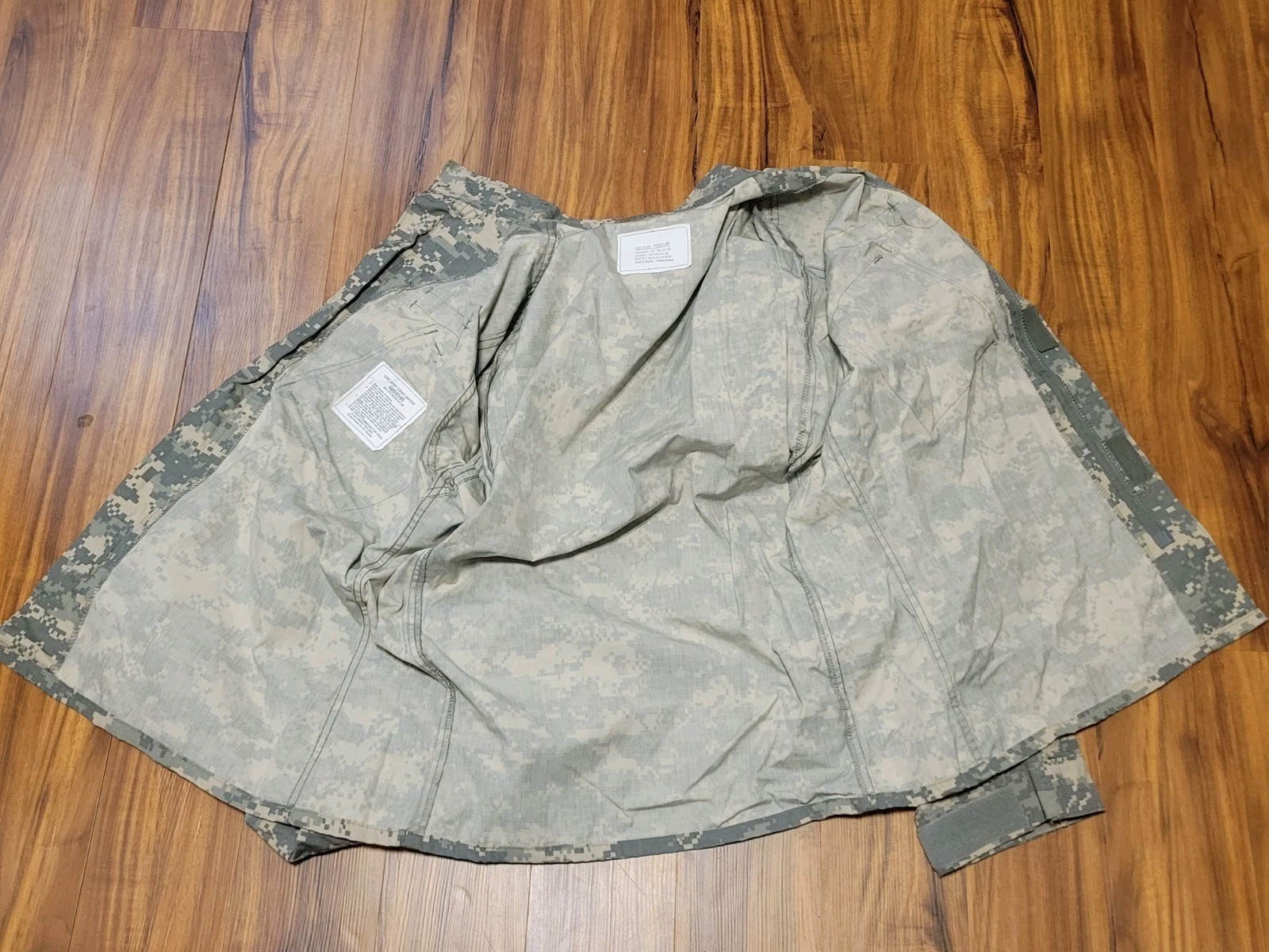 U.S. Army Combat Uniform Coat Full Zip, Tag Size Medium - Regular