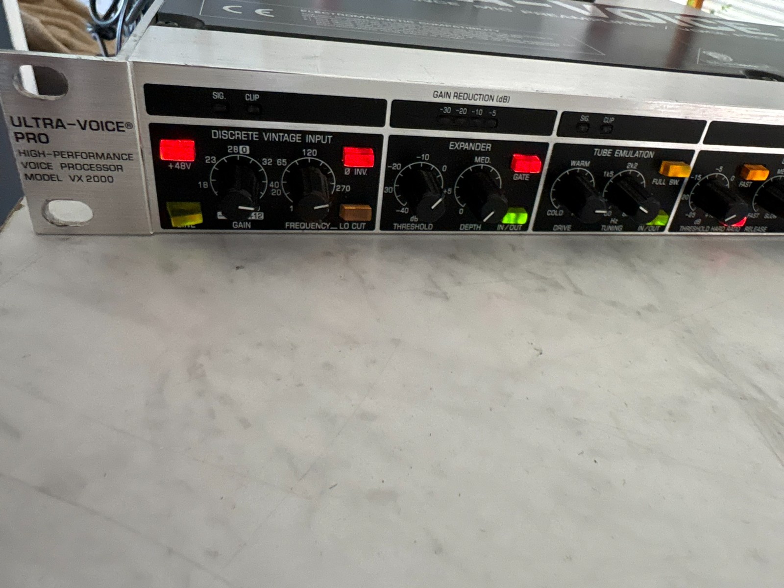 Behringer VX2000 DJ Mixer
