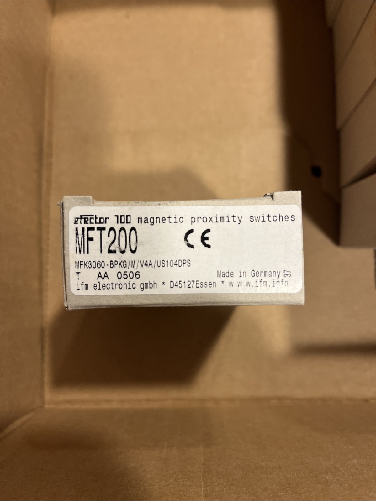EFECTOR 100 Magnetic Proximity Switch MFT200
