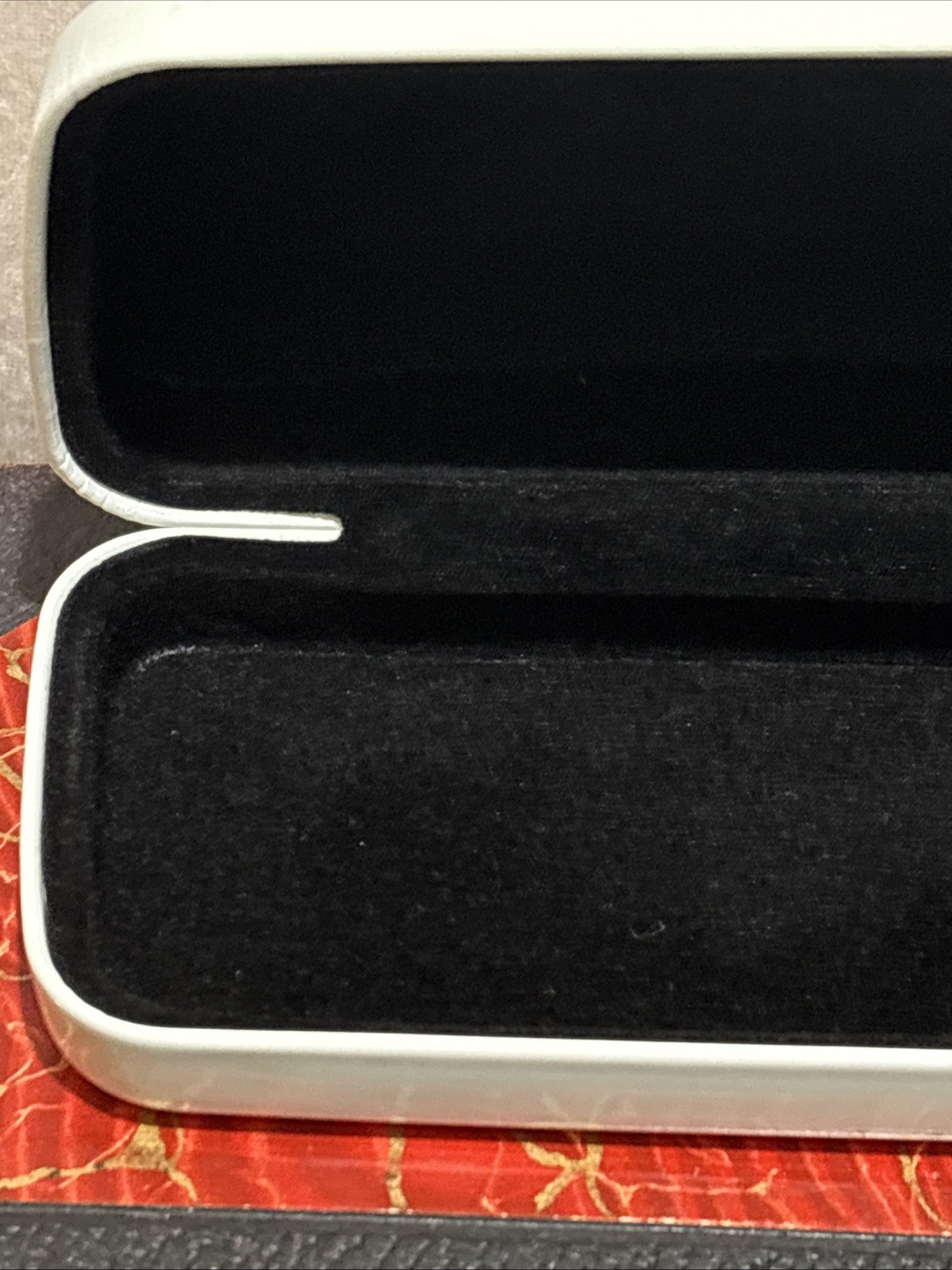 Nine West White Hard Clamshell Eyeglasses Case Black Felt Lining 6”