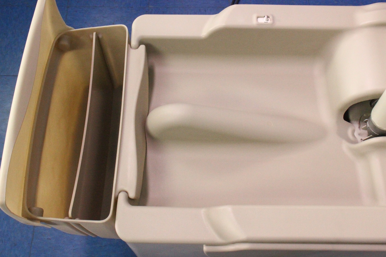 Midmark 623-008 Deluxe Power Exam Table Hi-Low w/ Hand Controller, Foot Control