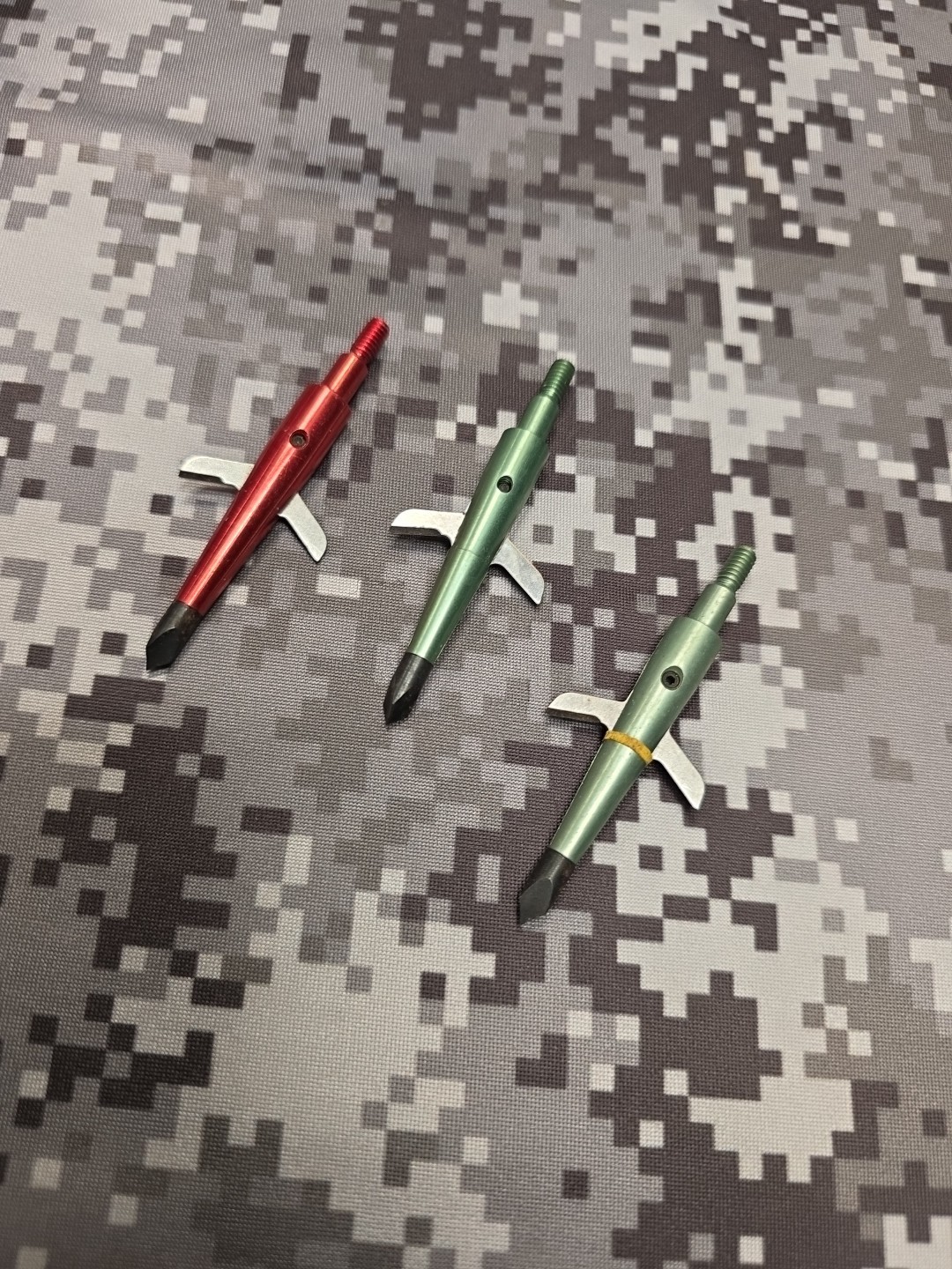 2 SWHACKER 100 GRAIN BROADHEADS 1 PRACTICE TIP SCREW IN BROADHEAD ARCHERY BOW