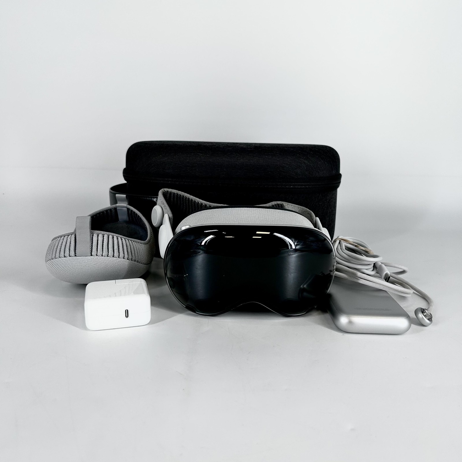 Apple Vision Pro VR Headset 512GB w/ Solo Knit Band-M/ Light Seal-25W- Very Good