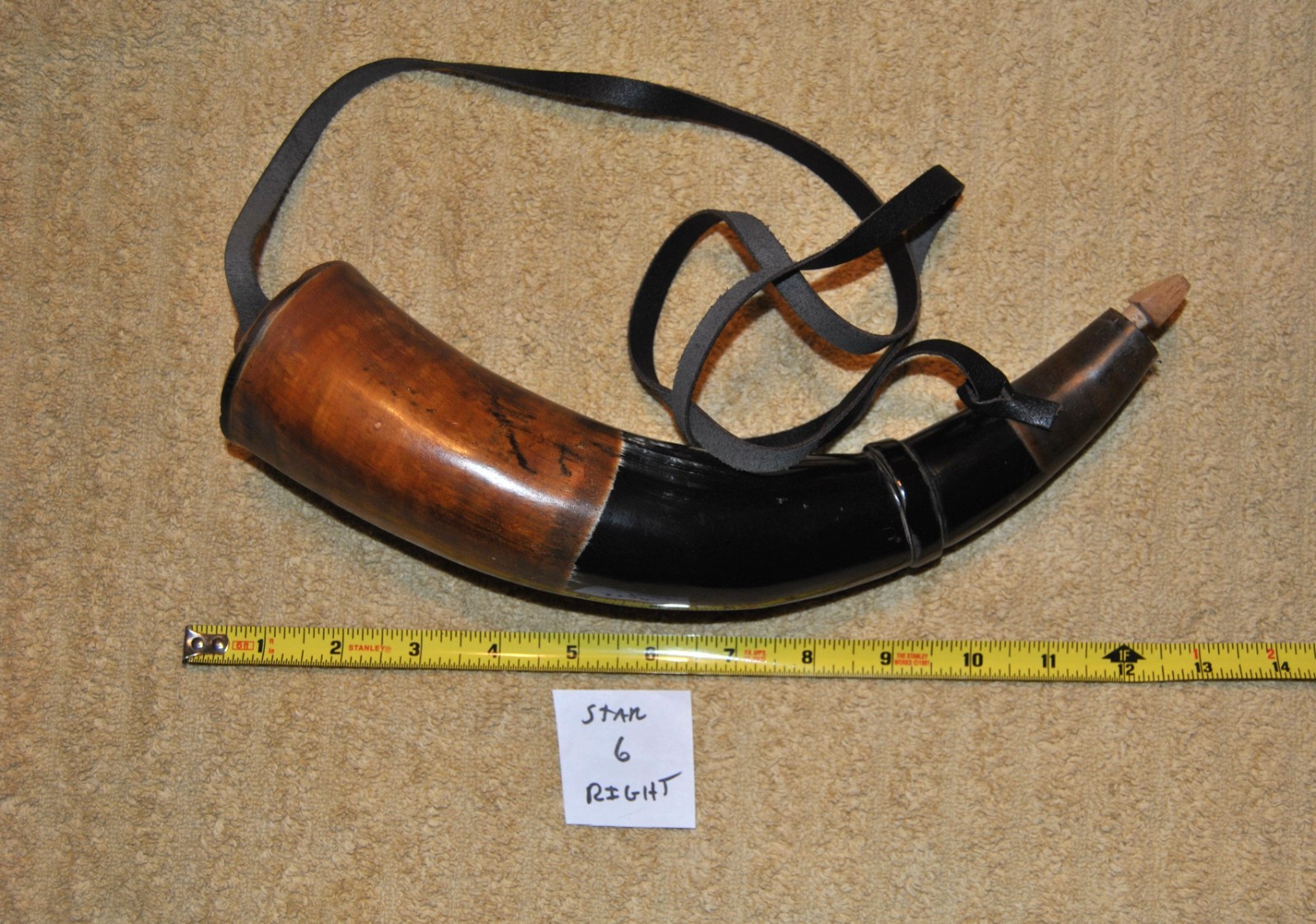 Carved End Powder Horn.  Right Carry. The 1 you see is the one you get. (6)