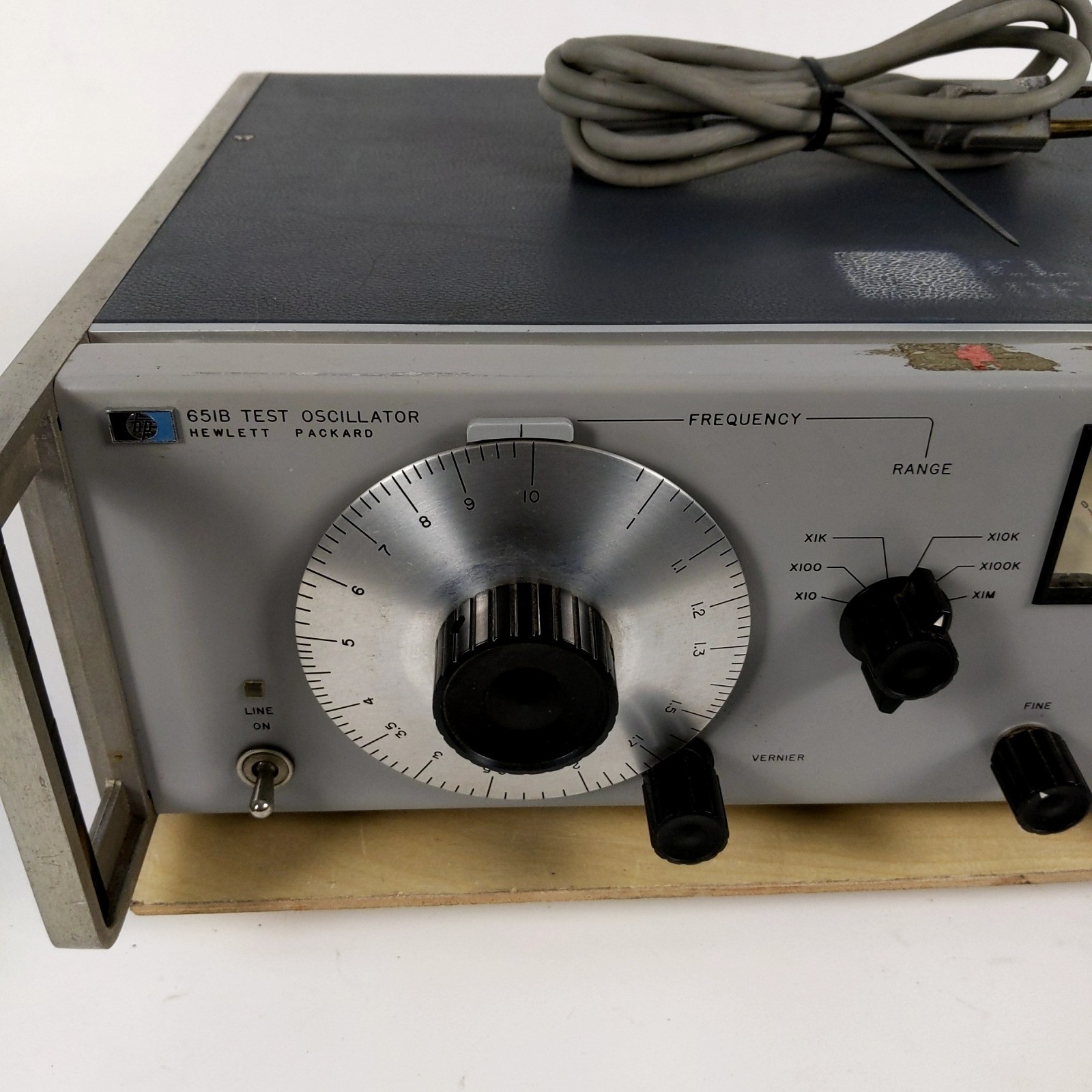 HP Hewlett Packard 651B Test Oscillator Signal Generator Powers On