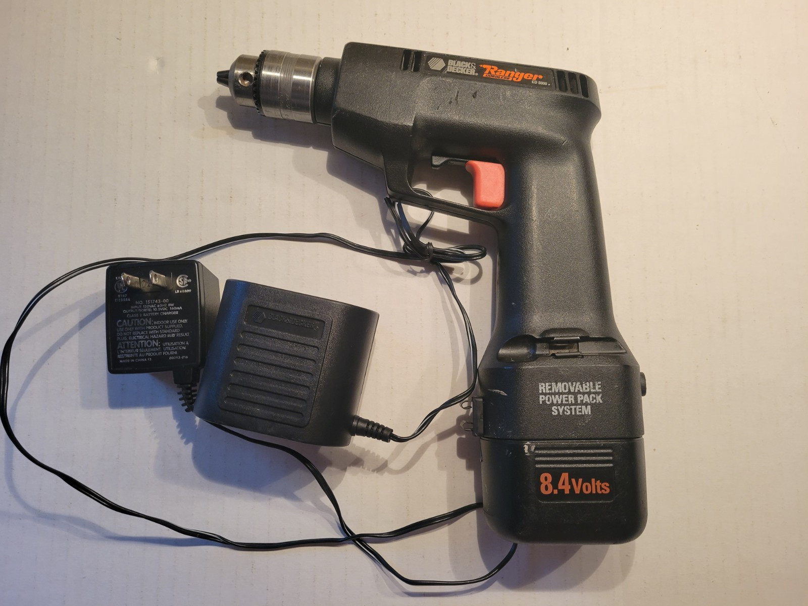 Black & Decker CD5000 Ranger Cordless Drill 8.4 V w/ Battery (Read) and Charger