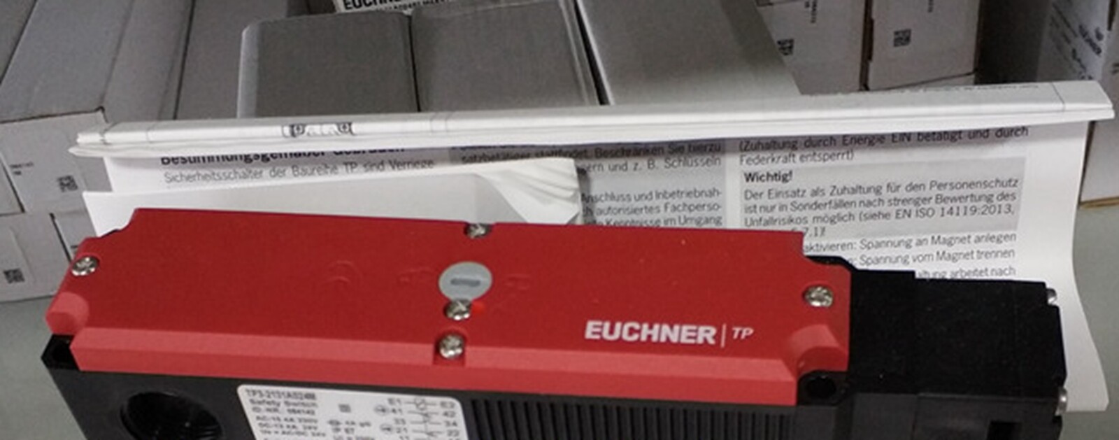 NEW EUCHNER TP3-4141A024MC2184 100139 Safety Switch