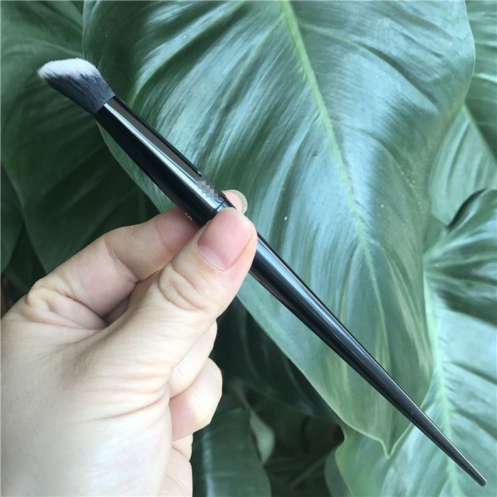 KAT VON D Lock-It Edge Concealer Brus Brush #35 Recommends~Premium Factory Made