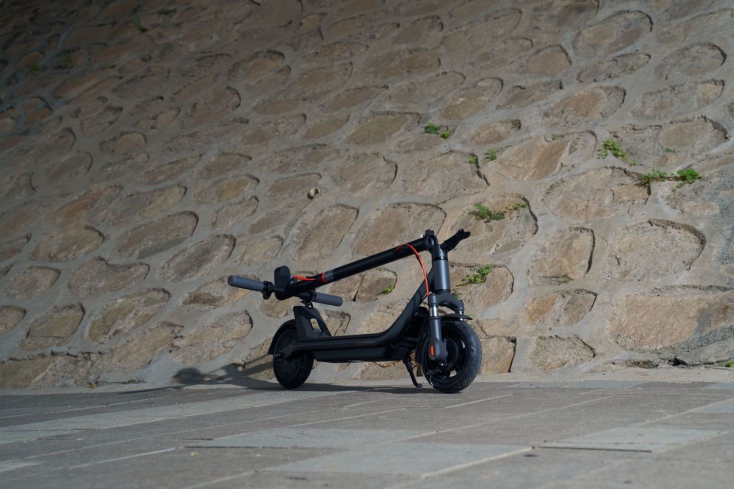 Electric Scooter Adults Teens Folding E-Scooter + APP Control & Shock Absorption