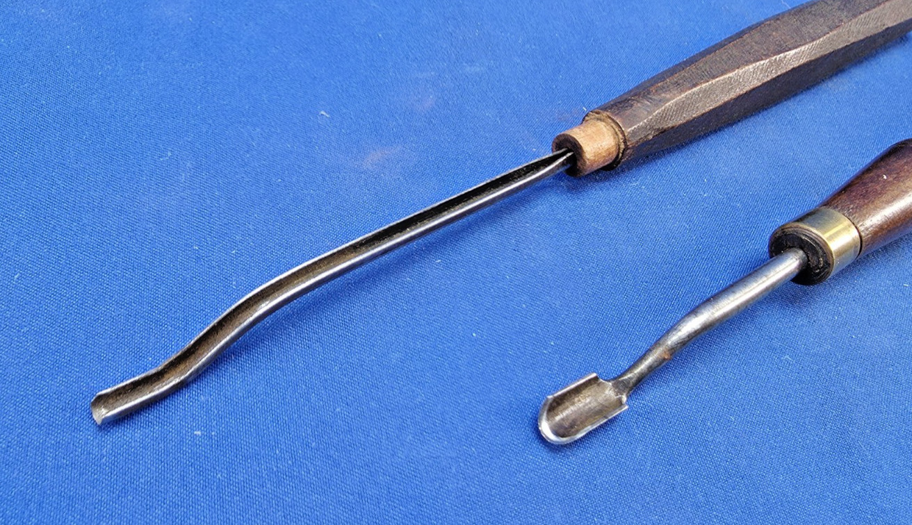 Pair of Small Front Bent Carving Tools - Gouges Chisels 1/8" & 1/4"