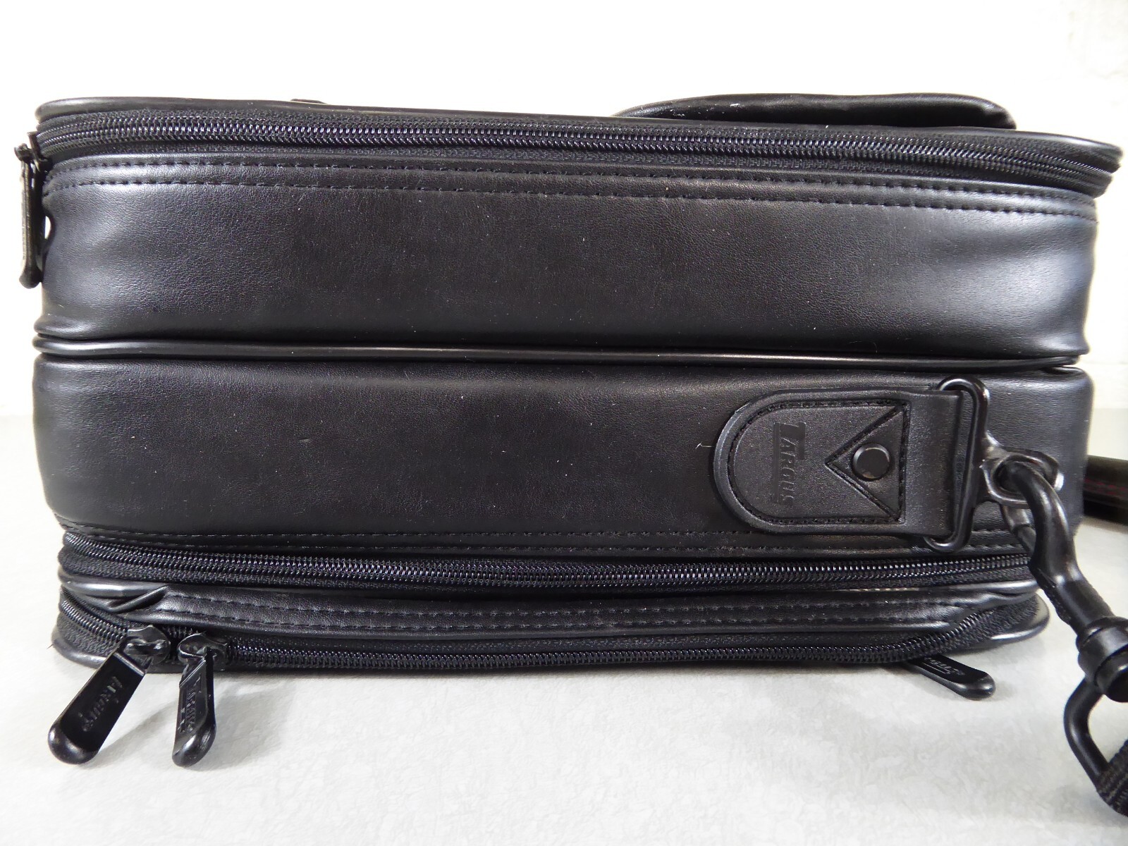 TARGUS Multi-pocket Laptop Carrying Case Bag W/Shoulder Strap Model CUN1 
