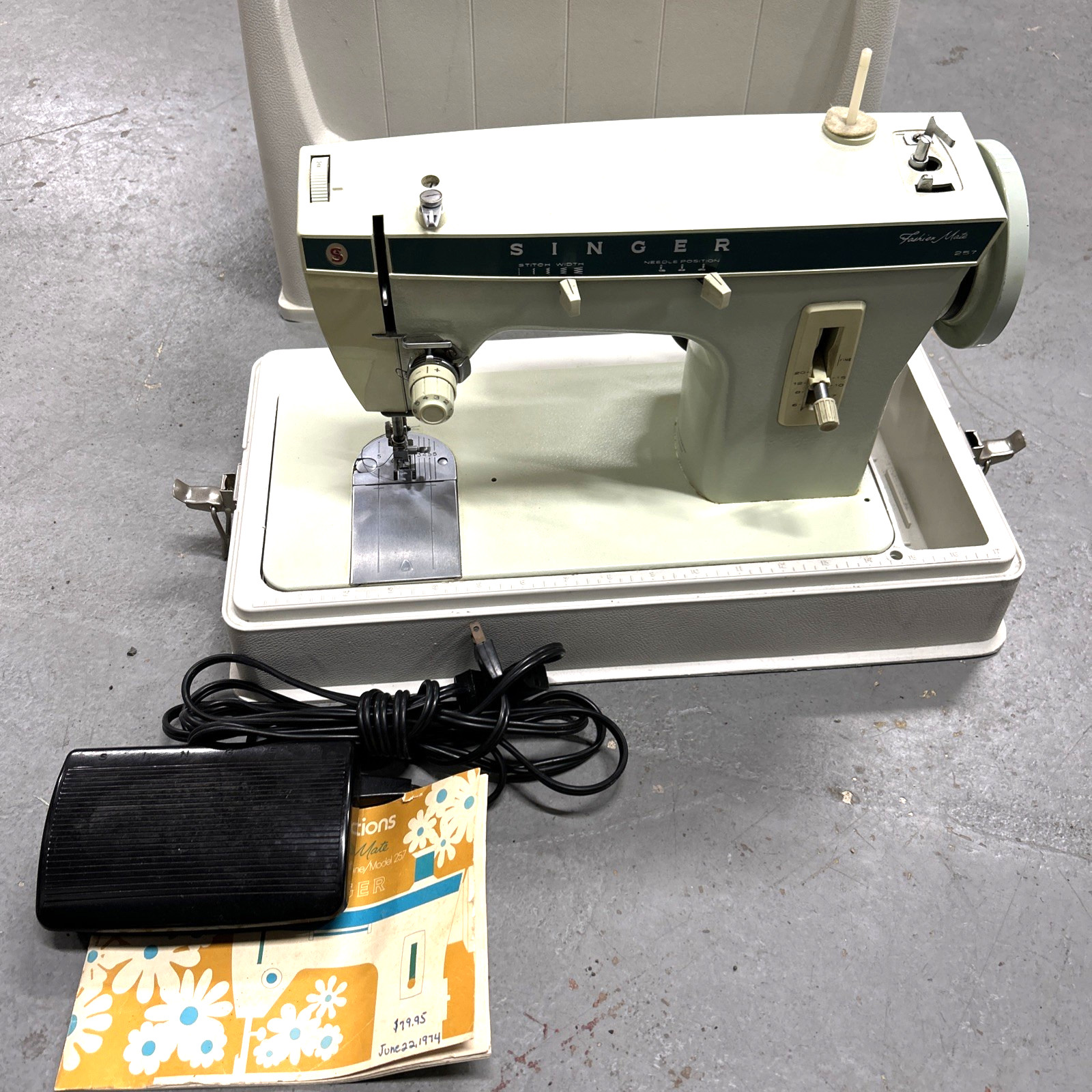 Vintage Singer Fashion Mate 257 Sewing Machine Mint Green Needs Bulb Belts
