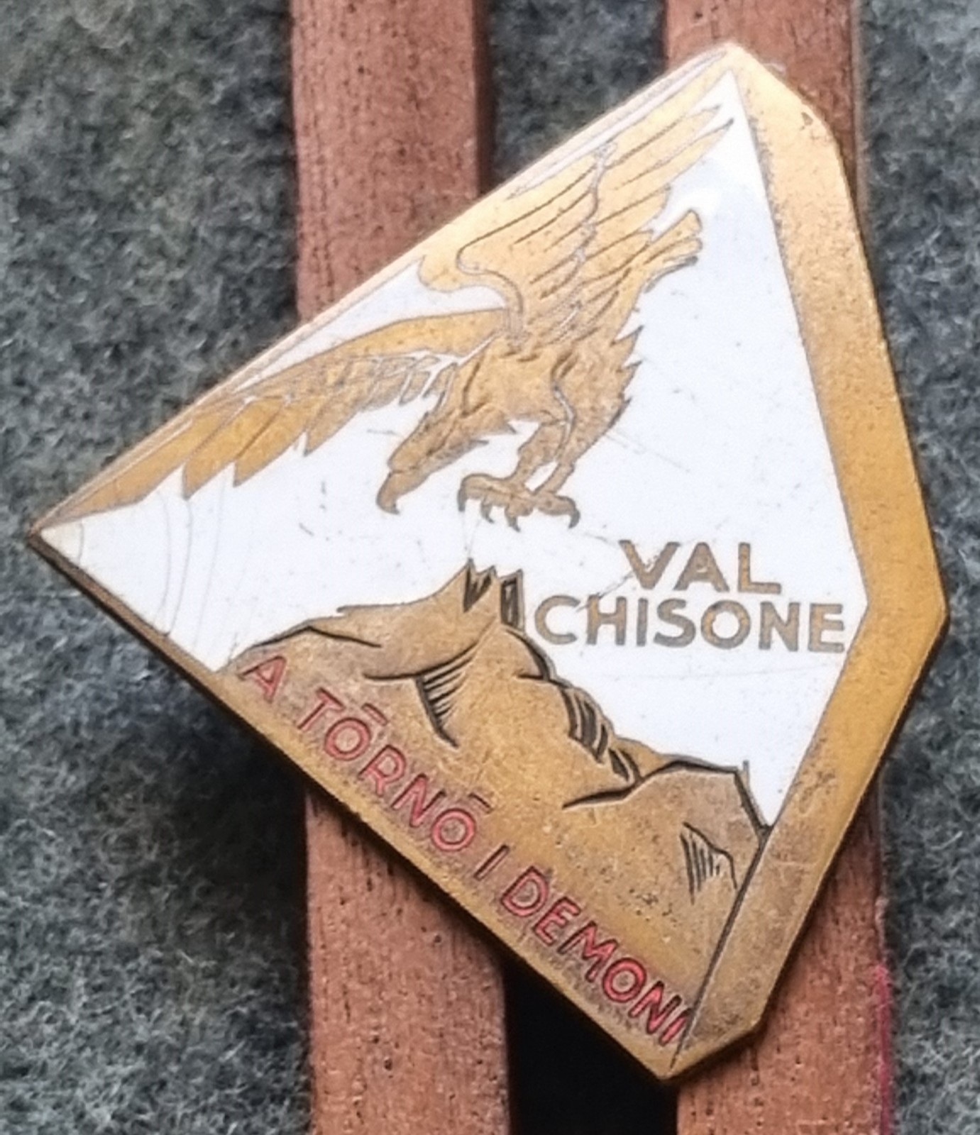 R.E.I. BADGE ALPINE BATTALION VAL CHISONE 3RD REGIMENT GREECE YUGOSLAVIA