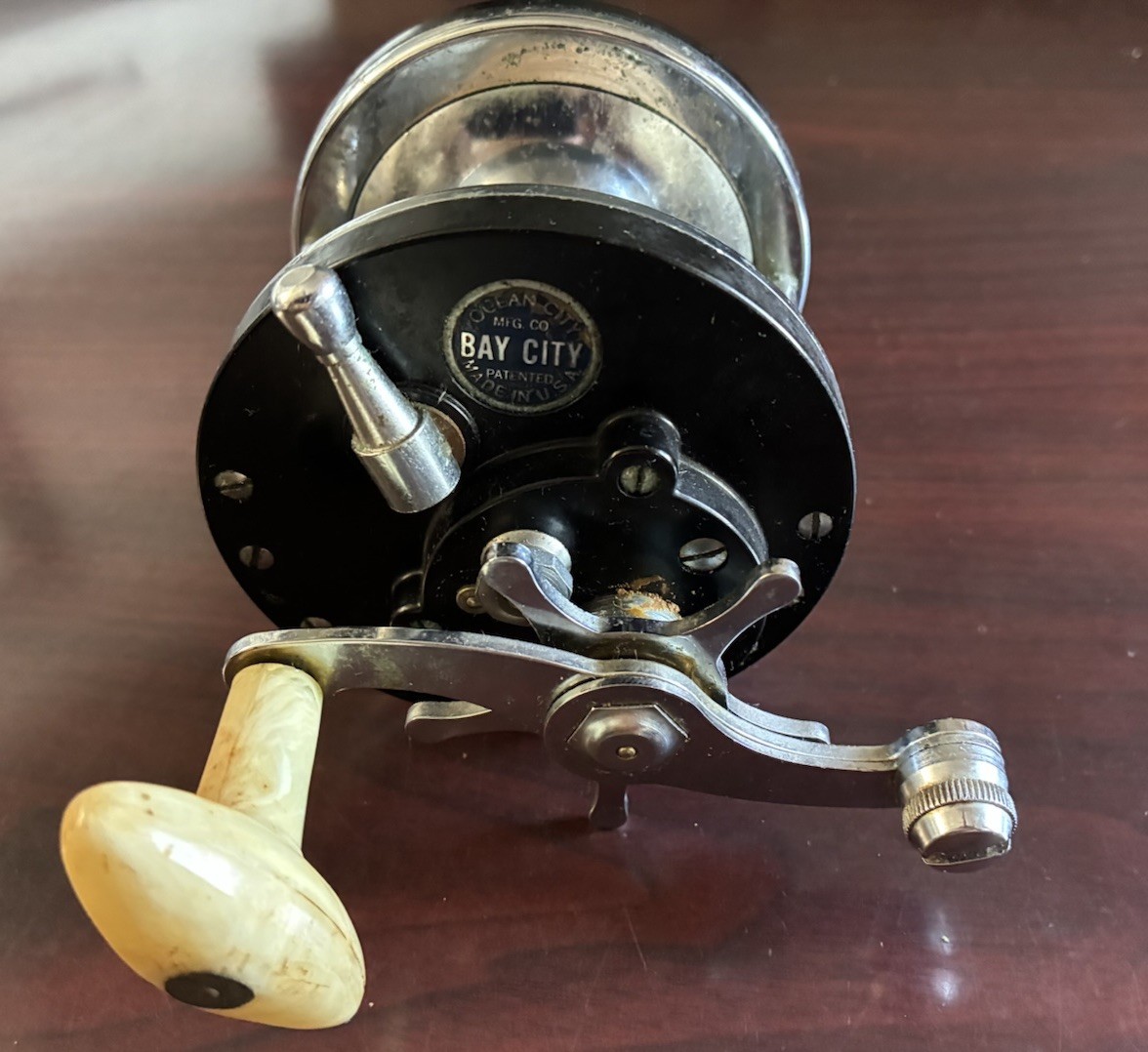 VINTAGE OCEAN CITY BAY CITY BAIT CASTER CONVENTIONAL FISHING REEL USA MADE