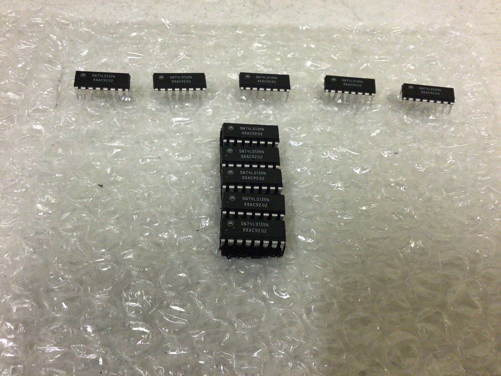 NEW, ( LOT OF 10 ) MOTOROLA SN74LS139N 16PIN DIP TRANSISTOR, XXAC9202, FREE SHIP