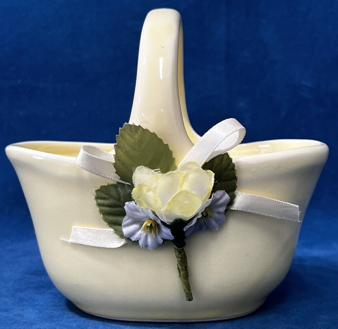 VINTAGE ENESCO HANDLED YELLOW BASKET. ORIGINAL STICKER