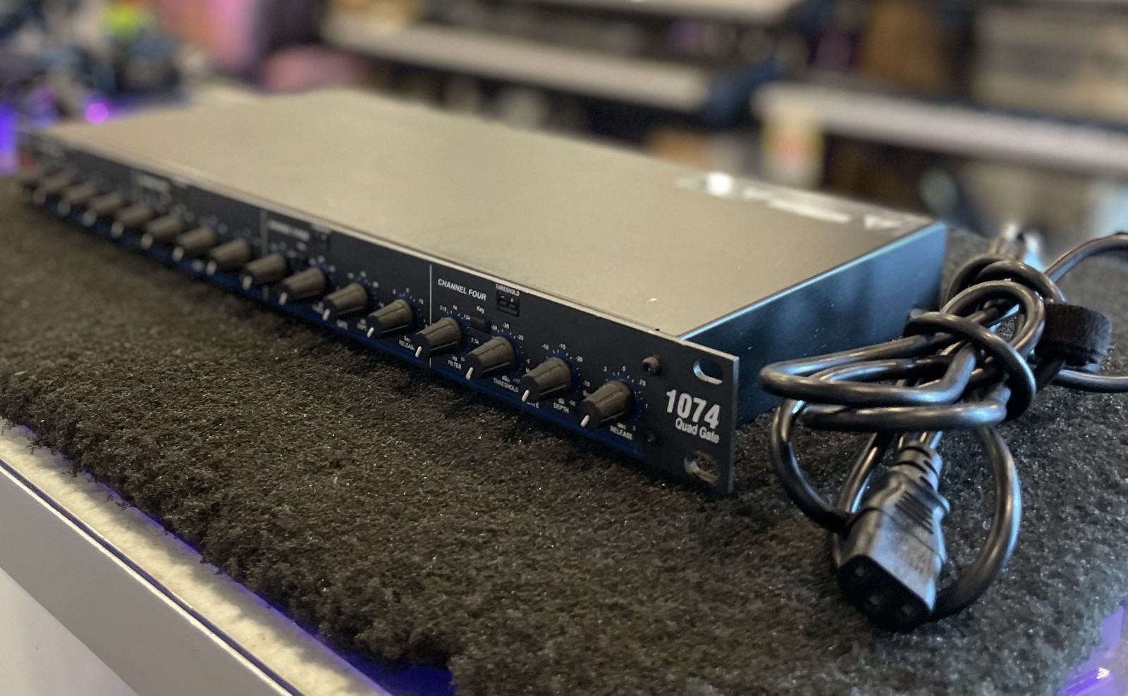 DBX 1074 Quad Noise Gate Dynamic Processor Rack Effect Unit w/ IEC Power Cable