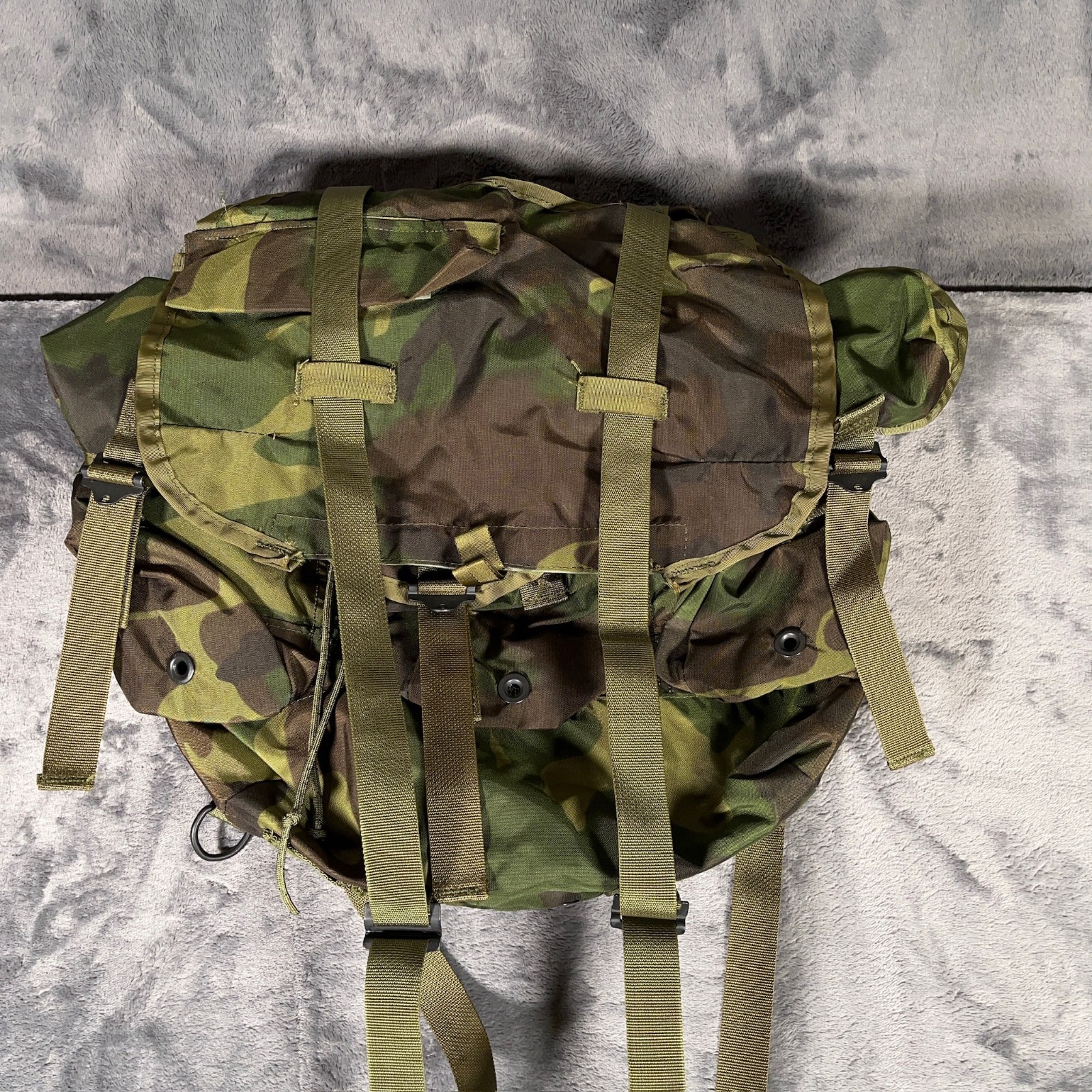 US Military Radio Carrying Case ERDL Camo Pack Ruck Vietnam Era 82125 NOS