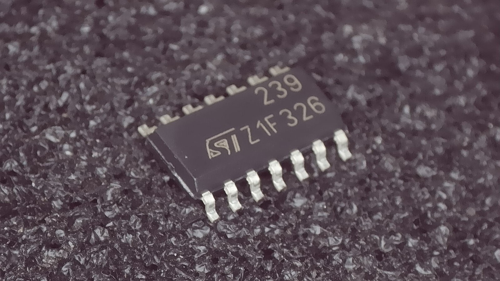 Quantity 10 - STMicroelectronics LM239 Quad Comparator 239 SOIC14 - New