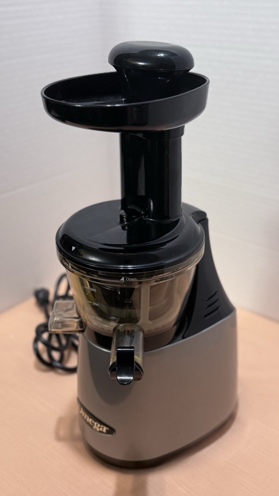 Omega Juicer VRT400 Vertical Masticating HD Juicer with Tap, Silver