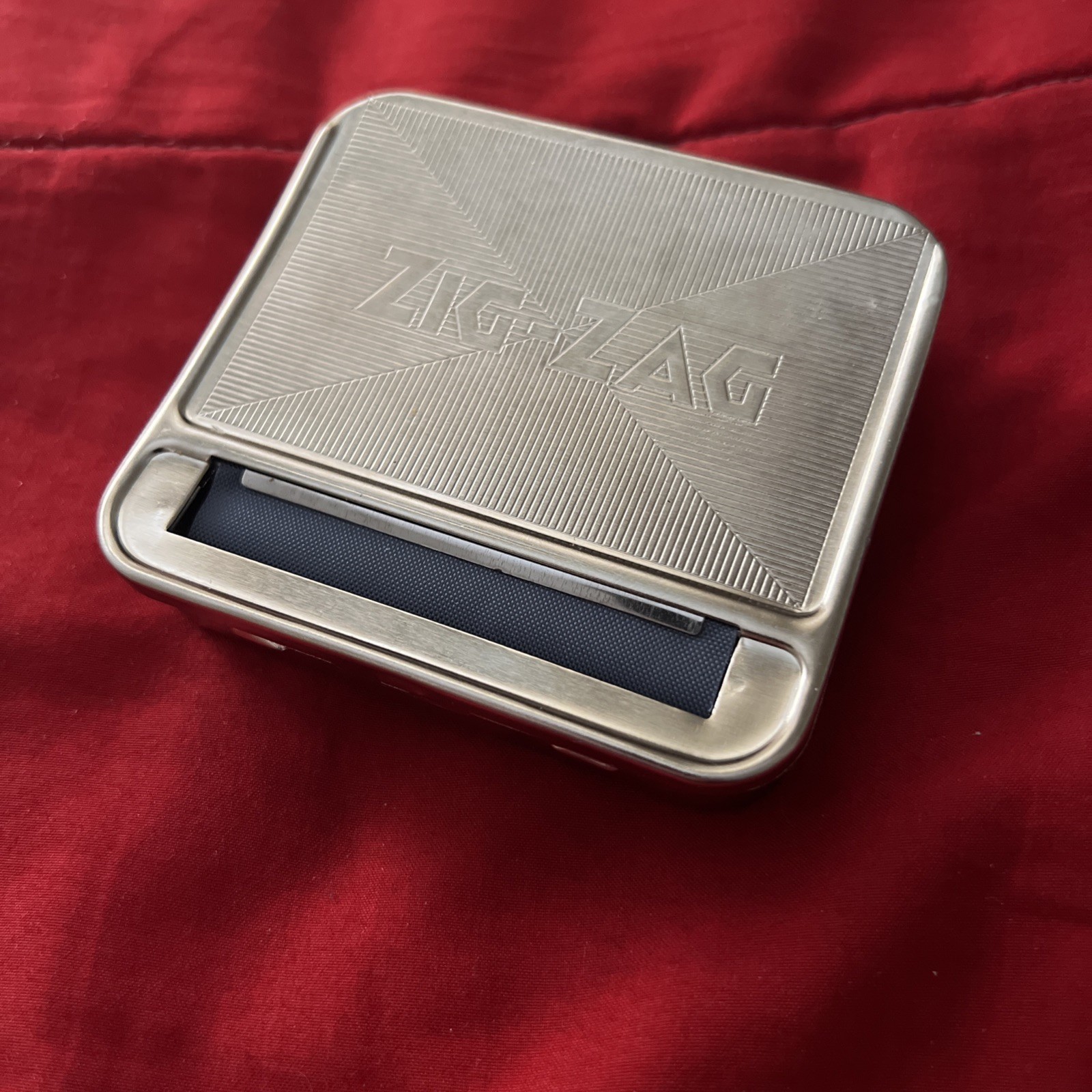 Zigzag Manual Cigarette Roller Metal Rolling Machine with Lid