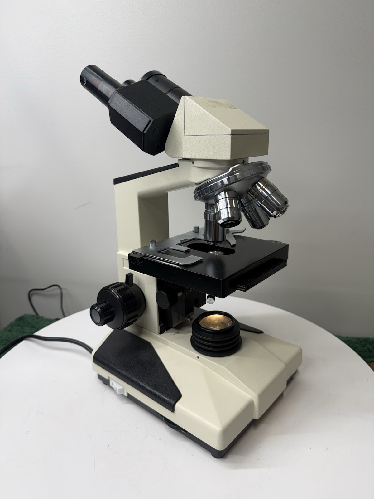 Eagle CMP240 Microscope - Compound Biological