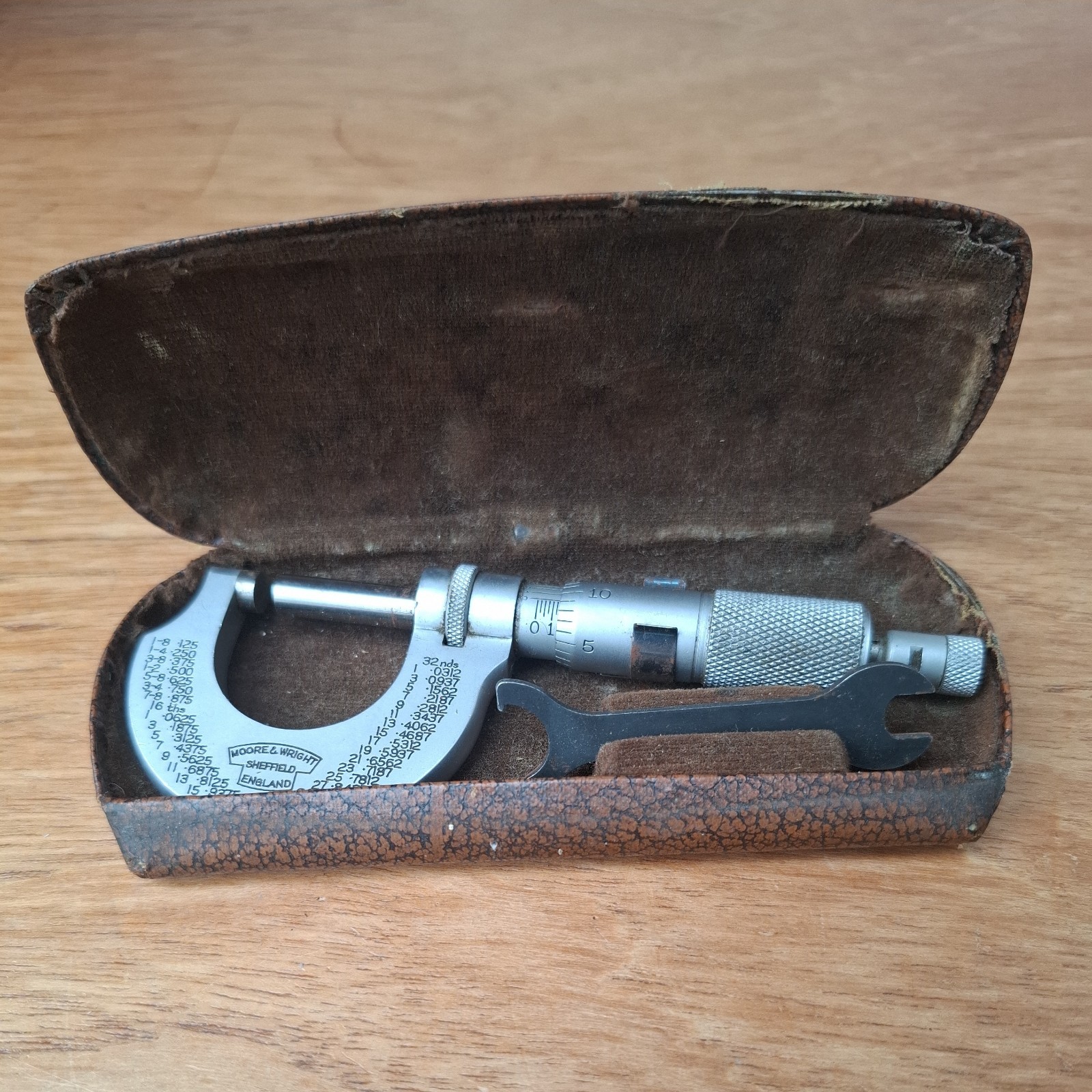 Vintage Moore & Wright micrometer with case 961b