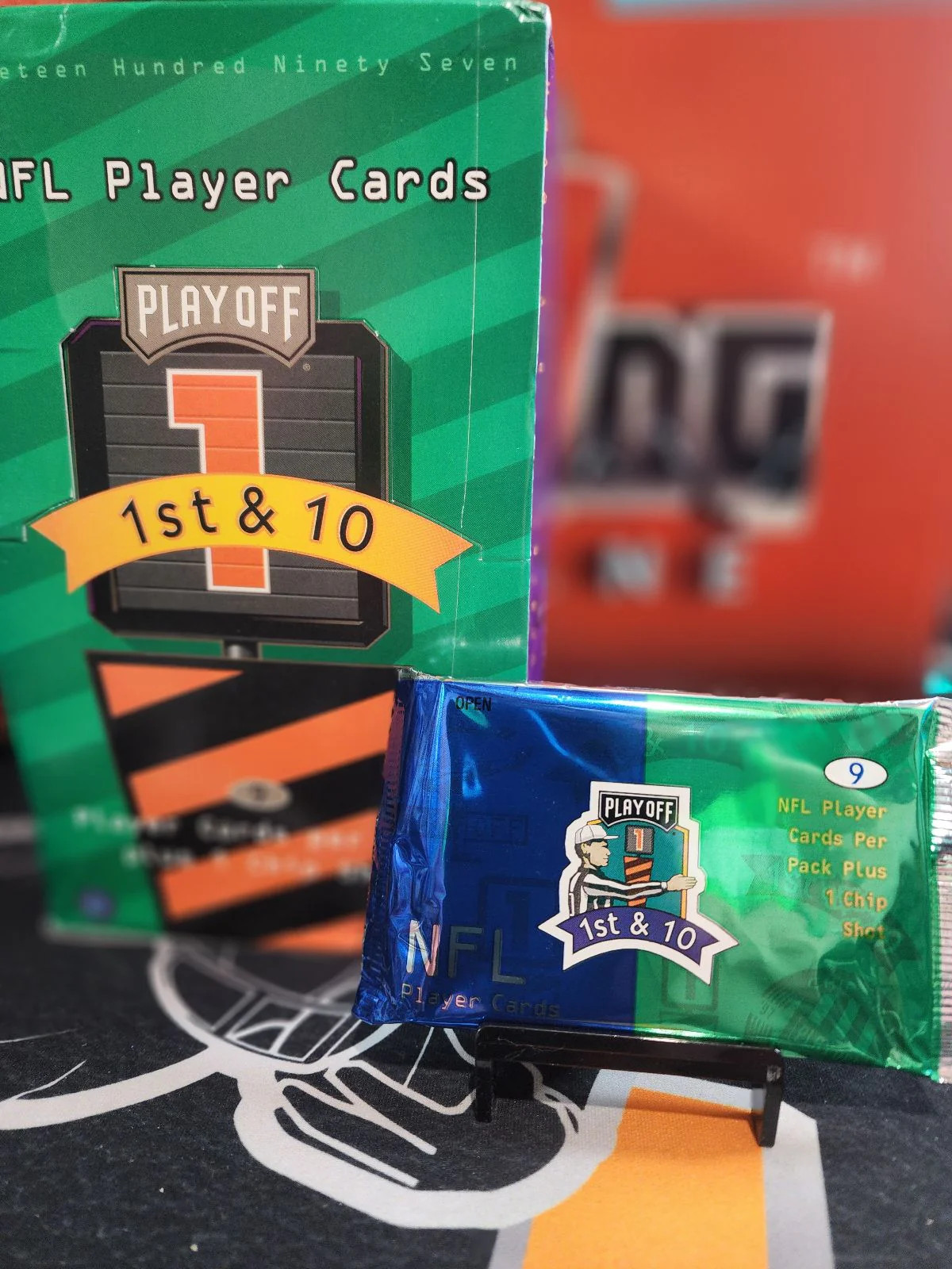 1997 Playoff Football Pack! 9 cards and 1 player chip "Chip Shot!"