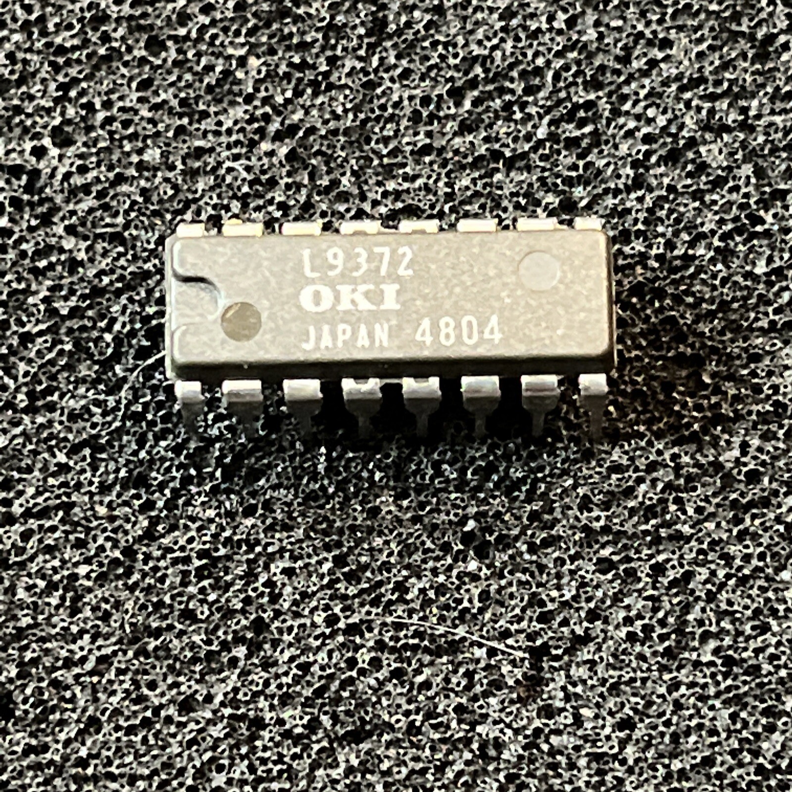 1 Each ~ Sharp / OKI ~ L9372 ~ VHIMSL9372R-1 ~ IC ~  Date Code 4804