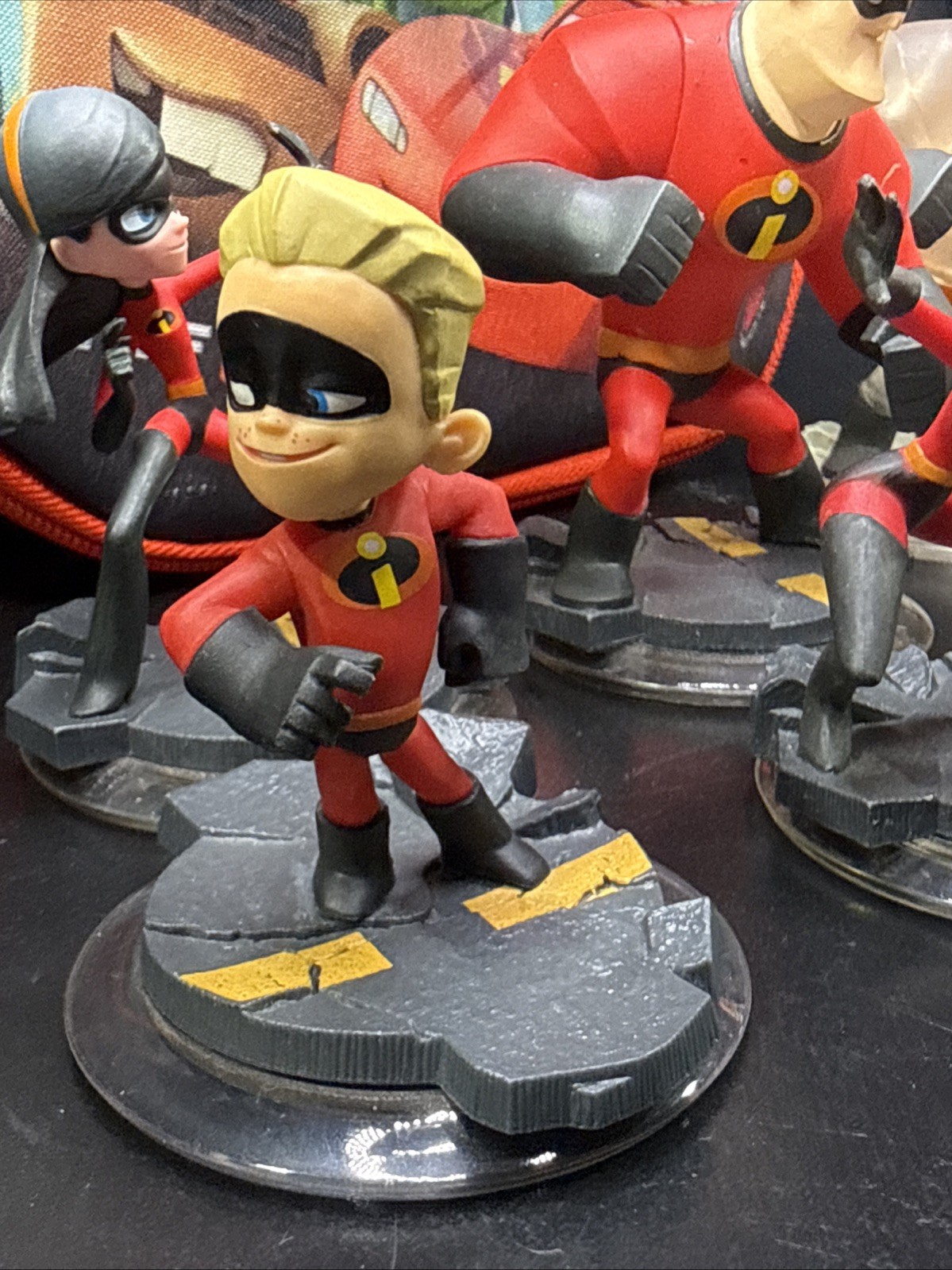 Disney Infinity Start 'N' Go Carrying Case w/ 7 Incredibles Figures