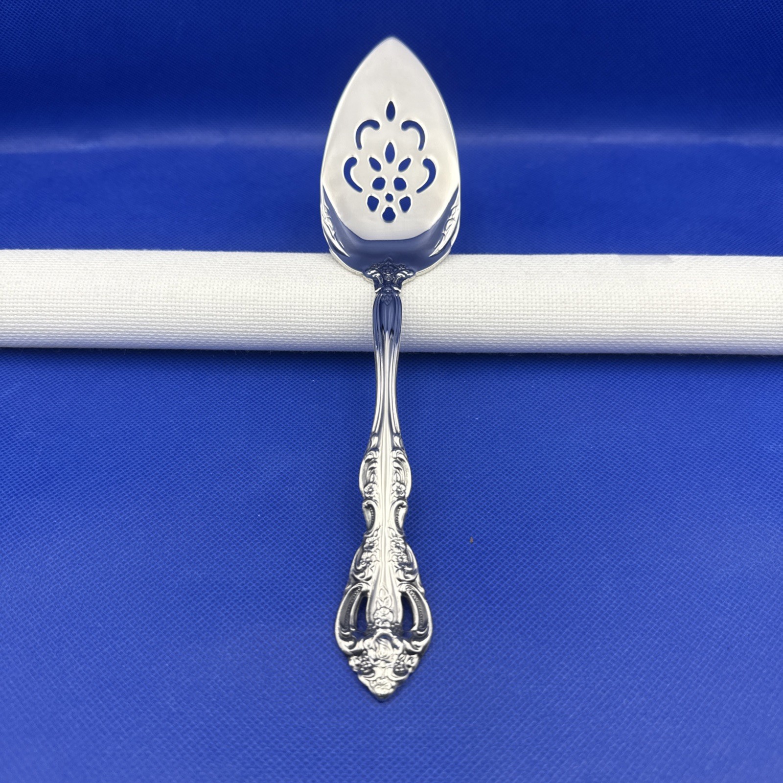 Oneida MICHELANGELO Stainless Pie Server Heirloom Other Mark  Flatware