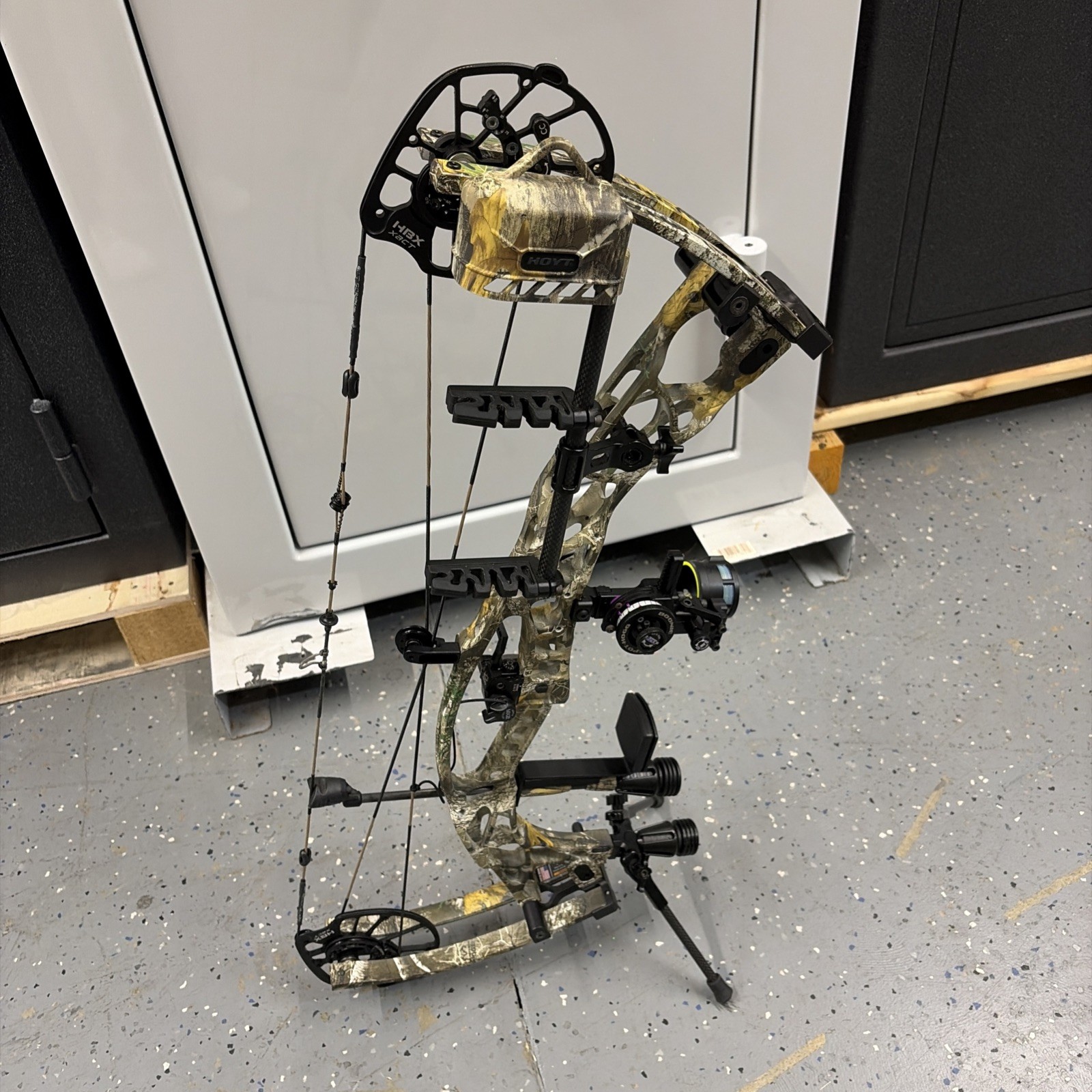 Hoyt Alpha X 30 Camo Compound Bow Package FULLY LOADED