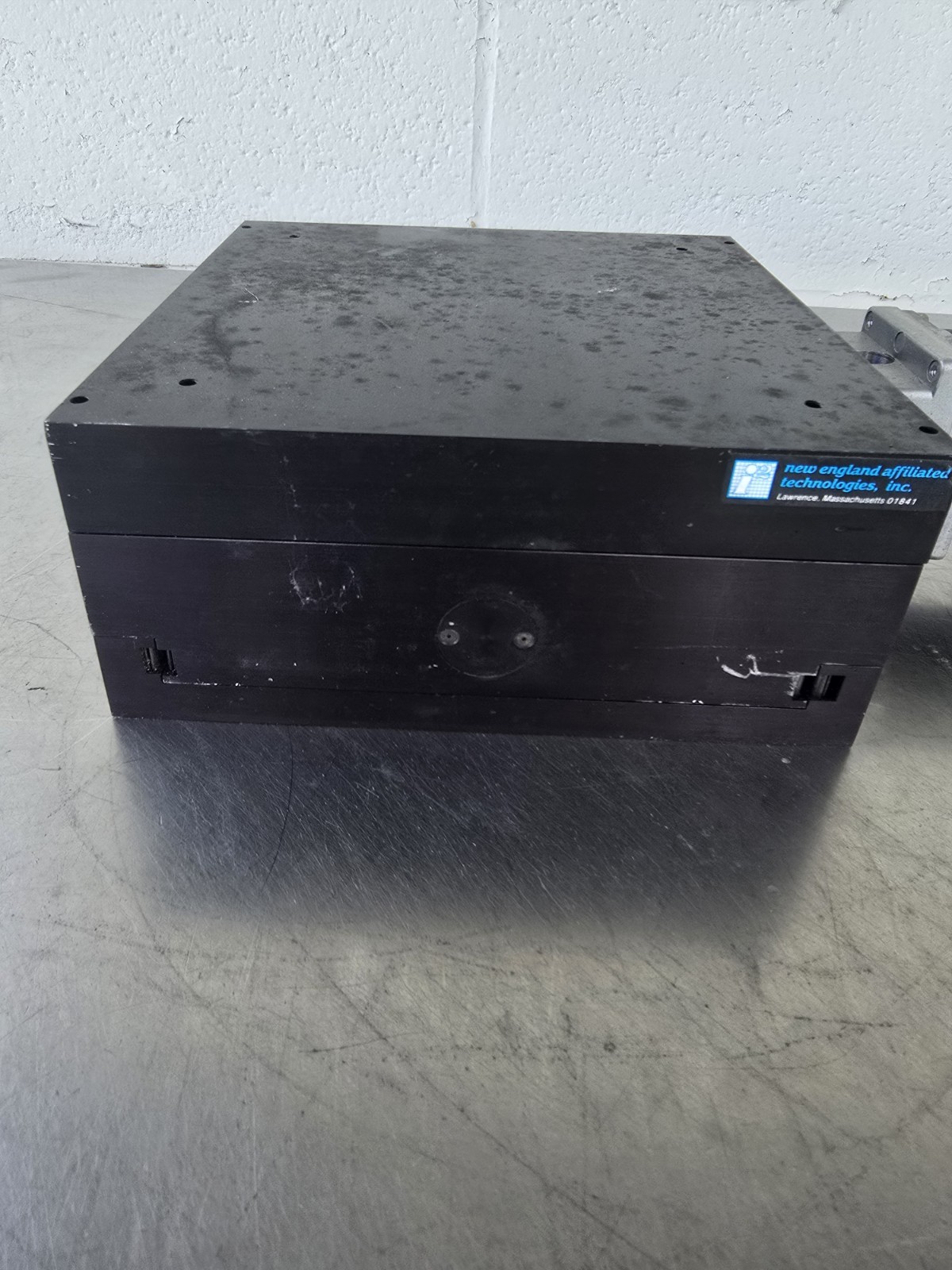 NEW ENGLAND TECHNOLOGIES I2 LINEAR STAGE POSITIONER AS-IS