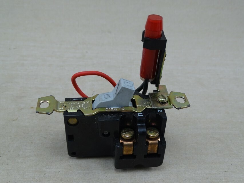 Square D Manual Motor Switch W/ Led Indicator TYPE: FO, 2 POLE, 230 V., CL 2510