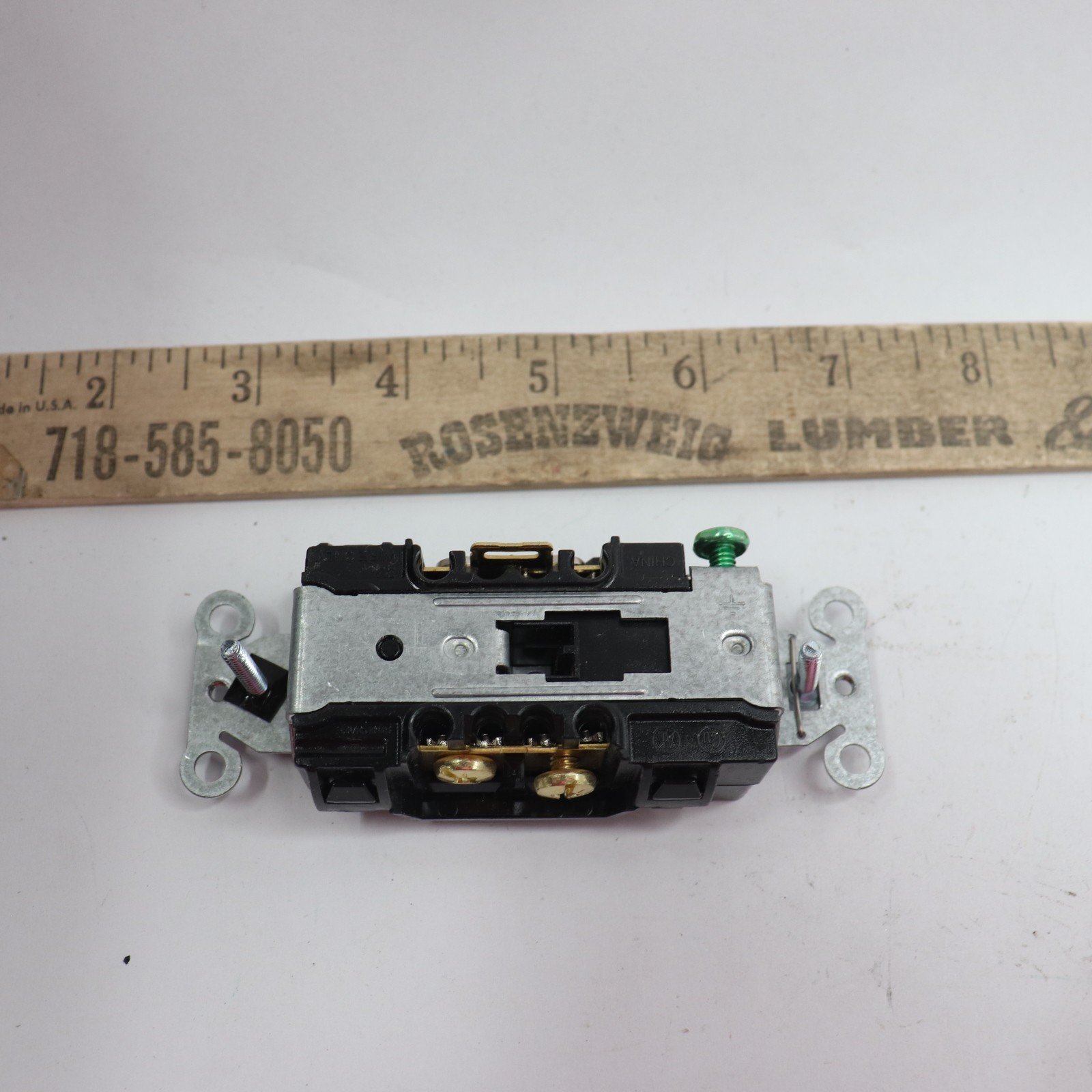 Decora Plus Tamper Resistant Self Grounding Duplex Outlet 15 Amp Black