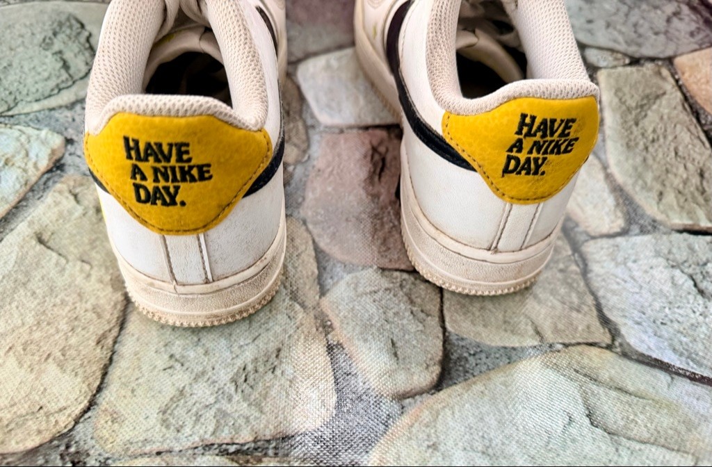 “HAVE A NIKE DAY” SNEAKER-SIZE 4.5