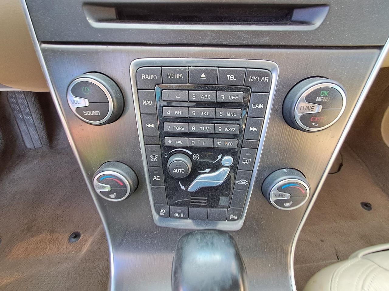 Audio Equipment Radio Receiver AM-FM-CD-MP3 Fits 12-16 VOLVO 80 SERIES 2667327