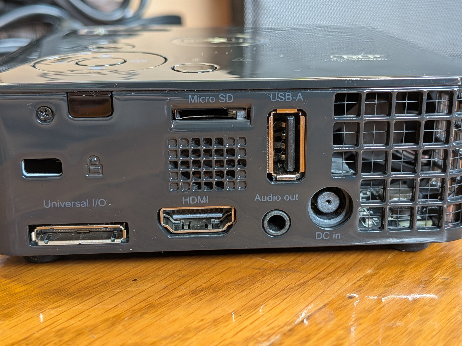 Dell M115HD LED Projector - DOES NOT INCLUDE TRIPOD - REFURBISHED