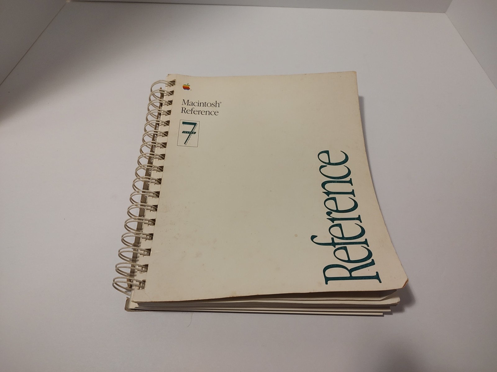 Macintosh Plus User Guide & Macintosh Reference System 7