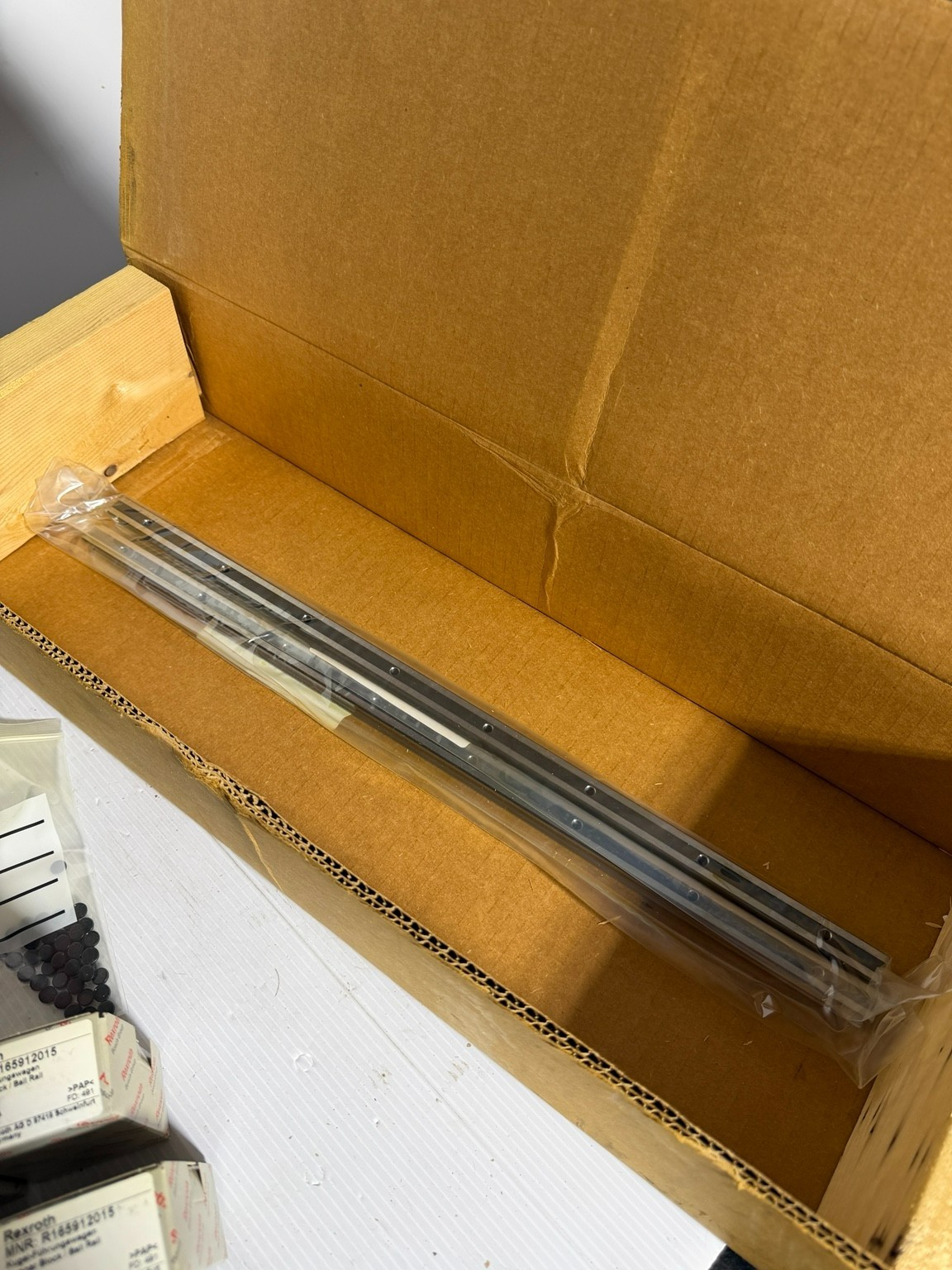 Bosch Rexroth Linear Guide Rail Kit 2 Rails 4 Runner Blocks R165912015 NOS