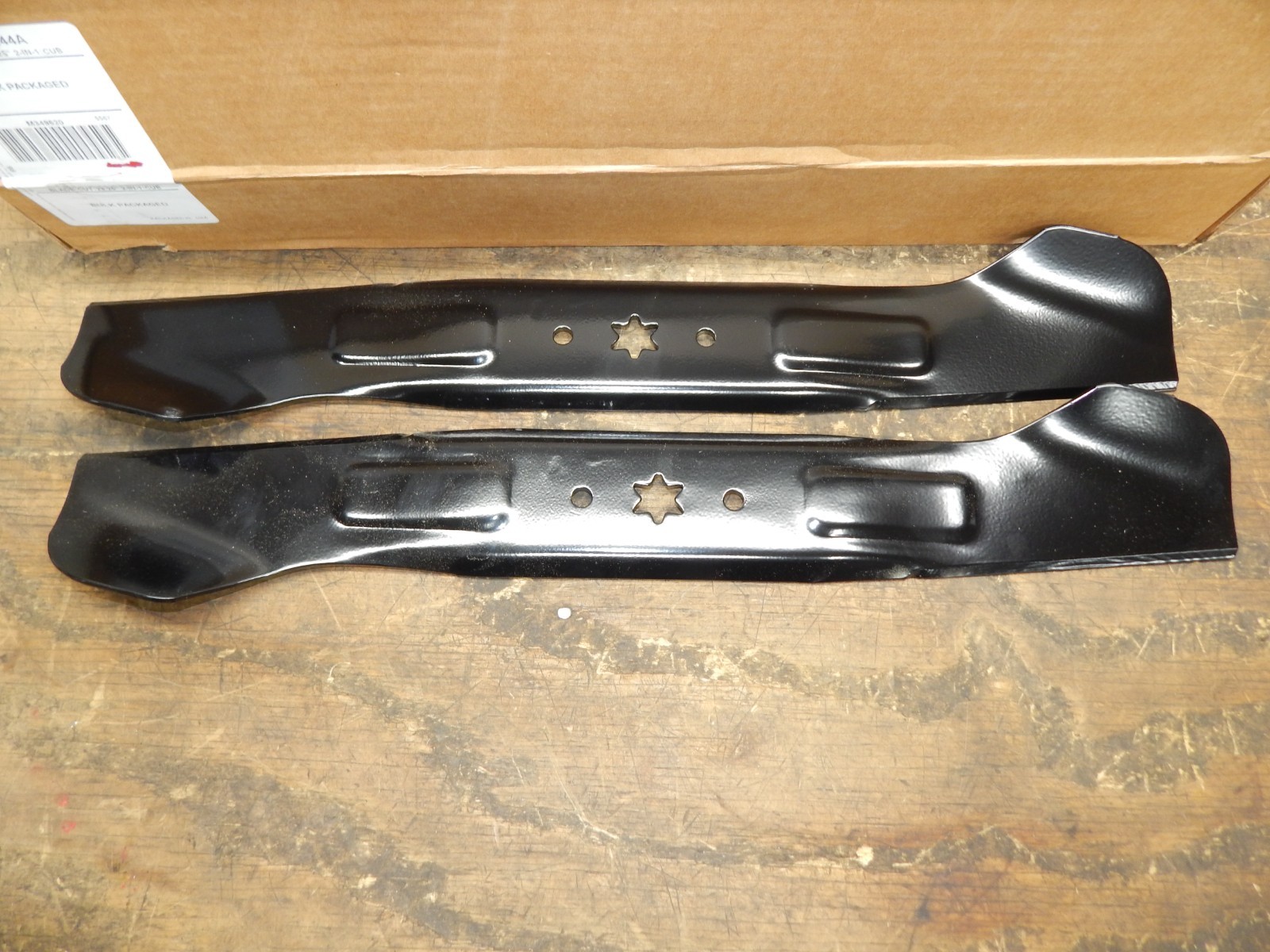 Genuine 942-04244A Mower Blade 2 Pack Fits Cub Cadet XT1 XT2 LT46 LTX1046 MTD