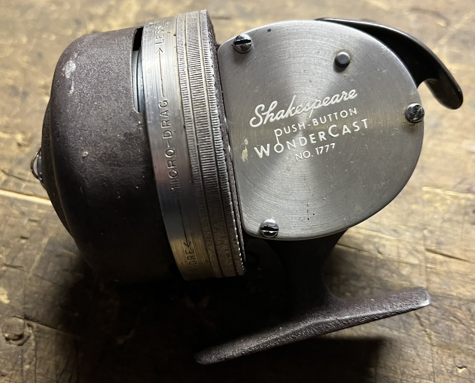 VINTAGE SHAKESPEARE PUSH BUTTON WONDERCAST No. 1777 FISHING REEL USA FC