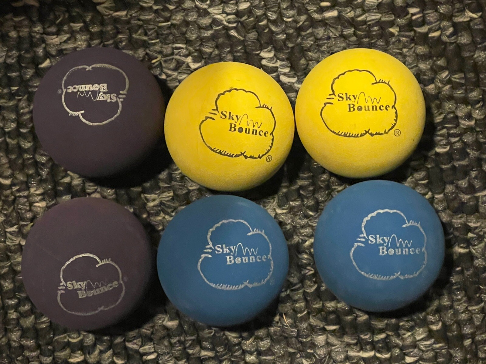6pc Sky Bounce Rubber HandBall Ratchet Ball Fetch Dog Toy Ball Mixed color（new）