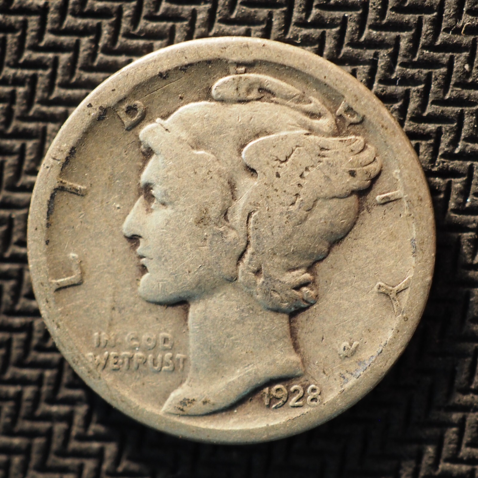 1928  **S**   MERCURY SILVER DIME  ***NICE*** FREE SHIPPING   M183