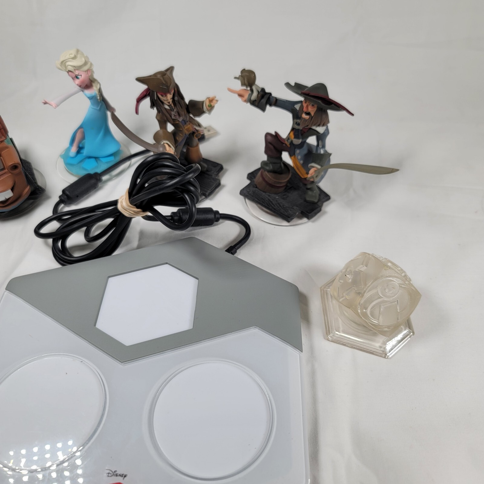 Disney Infinity Pad Xbox 360 INF-8032385 -W/ Game Disc & 5 Figures Assorted
