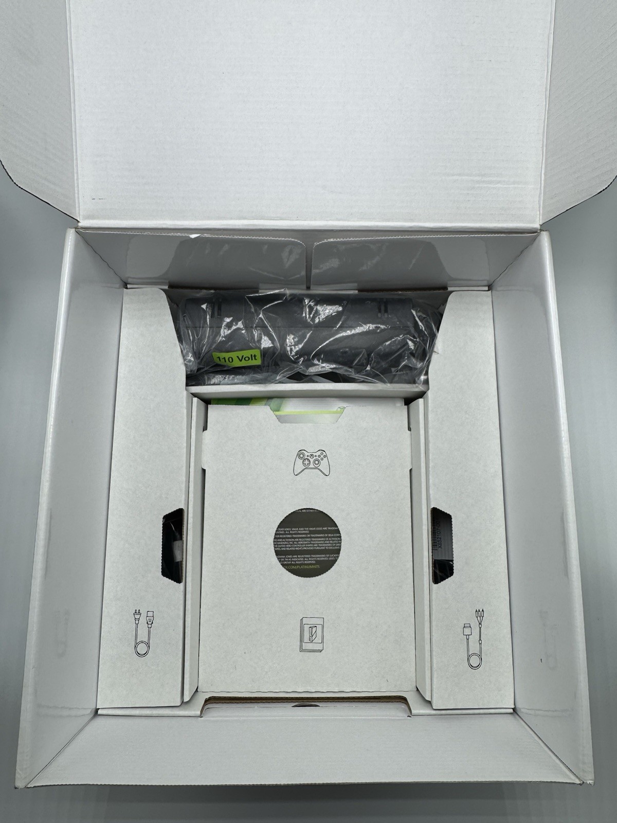 Xbox 360 Slim 4GB CIB Bundle — Kinect 3 Controllers Mic Media remote 4 Games Etc