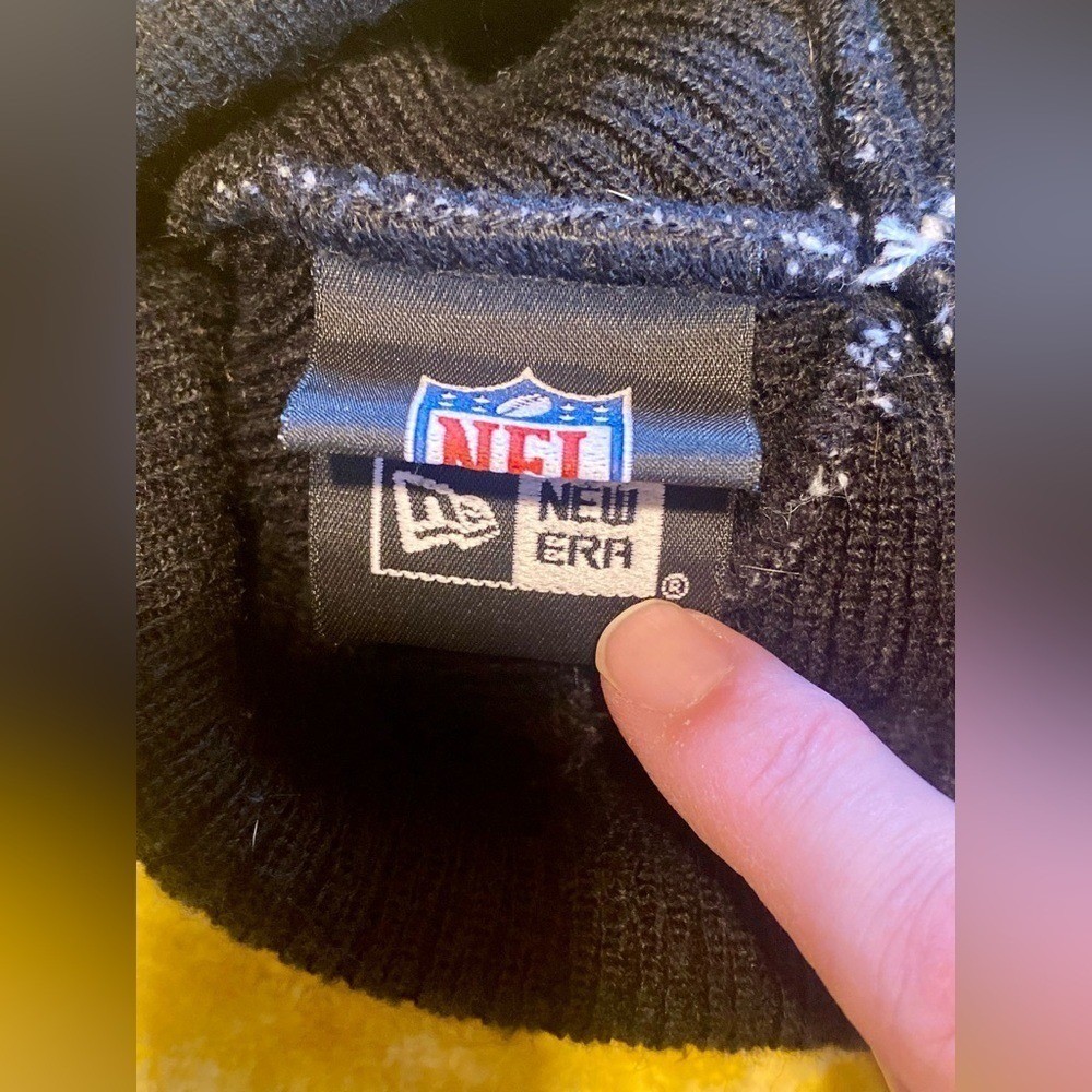 NFL Black/White New Era Kansas City Chiefs Football Logo Cuffed Pom Winter Hat