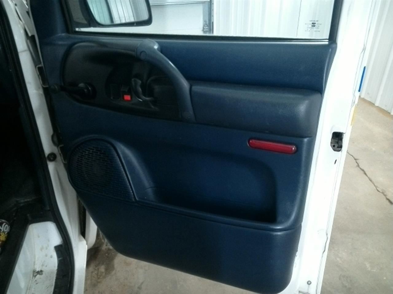ASTROVAN 2001 Fuse Box Cabin 104858694
